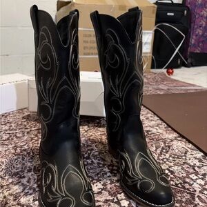 Black Western Cowboy Boots with White Stitching